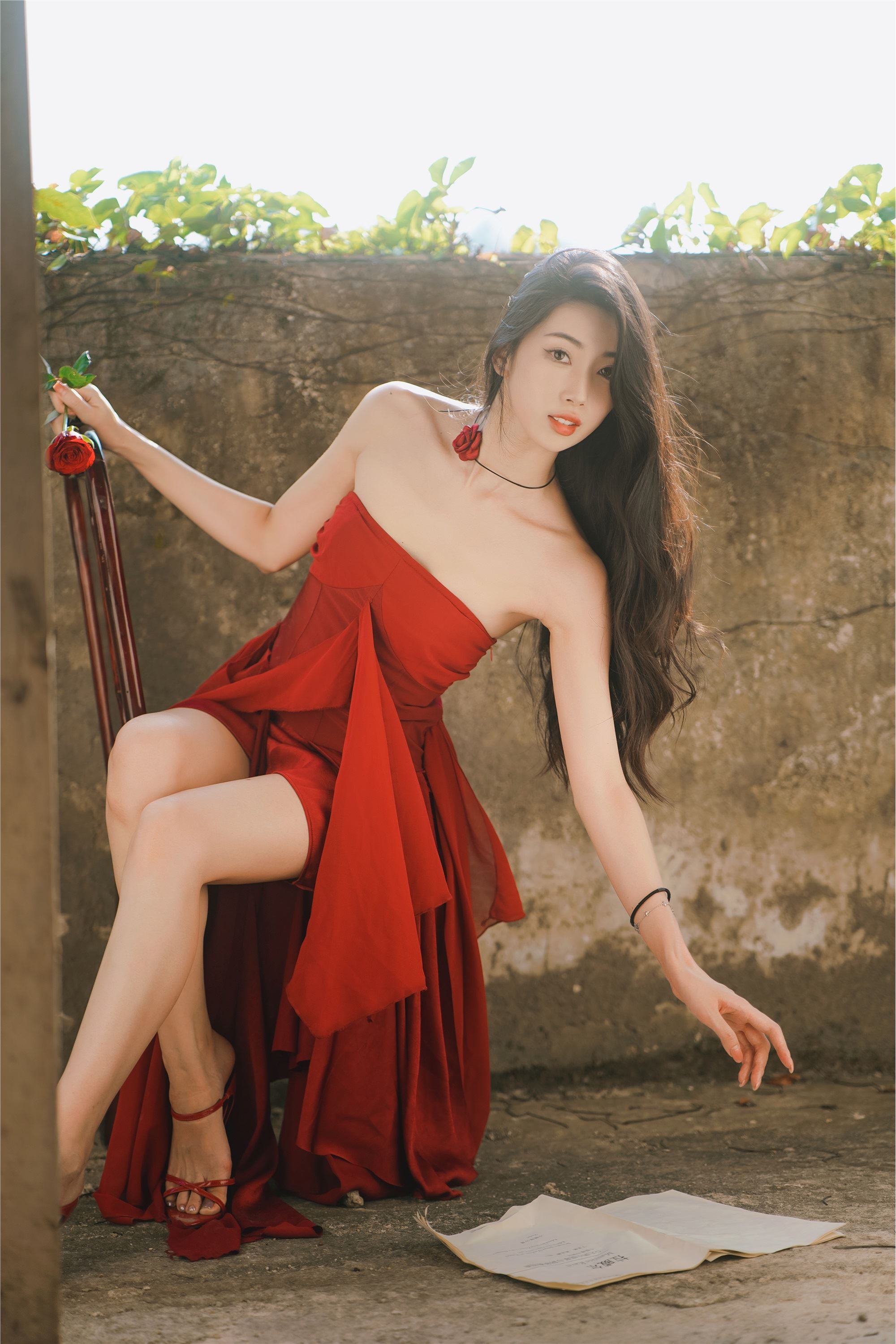 YITUYU艺图语 2025.01.15 魅力火玫瑰，少女璀璨之光 Liya